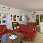 Villa Lukrecia, For 9, Private Pool, Free Parking, 450 M From The *