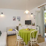 Lukrecia, For 9, Private Pool, Free Parking, 450 M From The * Supetar
