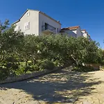 Lukrecia, For 9, Private Pool, Free Parking, 450 M From The