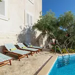 Lukrecia, For 9, Private Pool, Free Parking, 450 M From The *