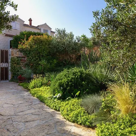 Villa Lukrecia, For 9, Private Pool, Free Parking, 450 M From The